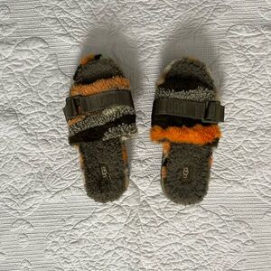 Ugg- Camo slides- 7- NWOB